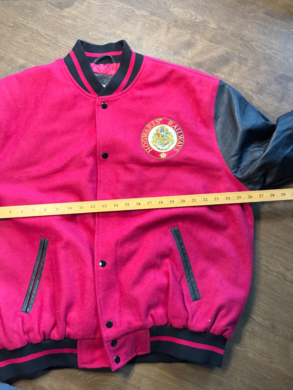 Hogwarts Railways Bomber Jacket XL Harry Potter Universal Studios Red - Picture 14 of 16